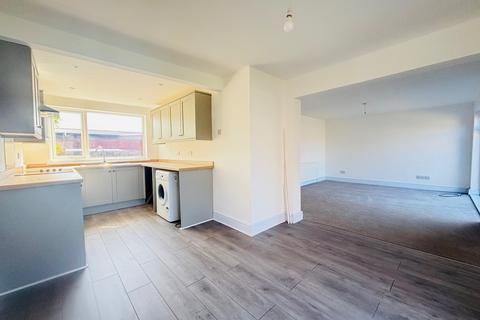 4 bedroom semi-detached house to rent, Broadstairs Court, Sunderland