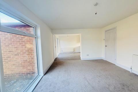 4 bedroom semi-detached house to rent, Broadstairs Court, Sunderland