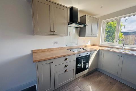 4 bedroom semi-detached house to rent, Broadstairs Court, Sunderland