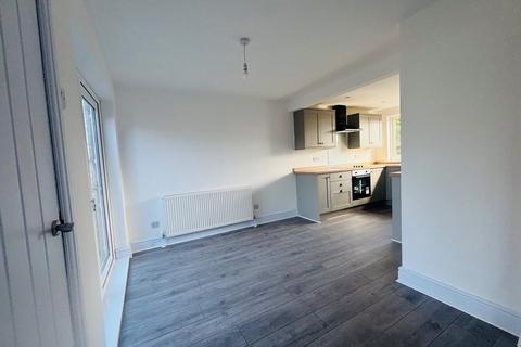 4 bedroom semi-detached house to rent, Broadstairs Court, Sunderland