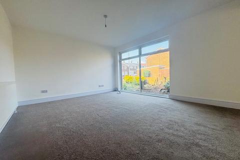4 bedroom semi-detached house to rent, Broadstairs Court, Sunderland