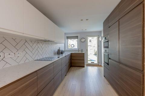 44 Summerside Street, Edinburgh, EH6 4NU