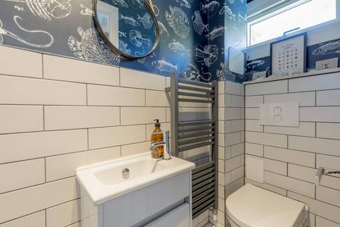 44 Summerside Street, Edinburgh, EH6 4NU