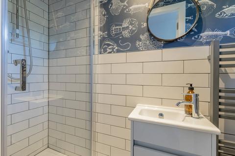 44 Summerside Street, Edinburgh, EH6 4NU