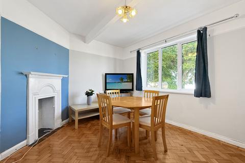 32 Bryngwyn, Caerphilly, CF83 1ET