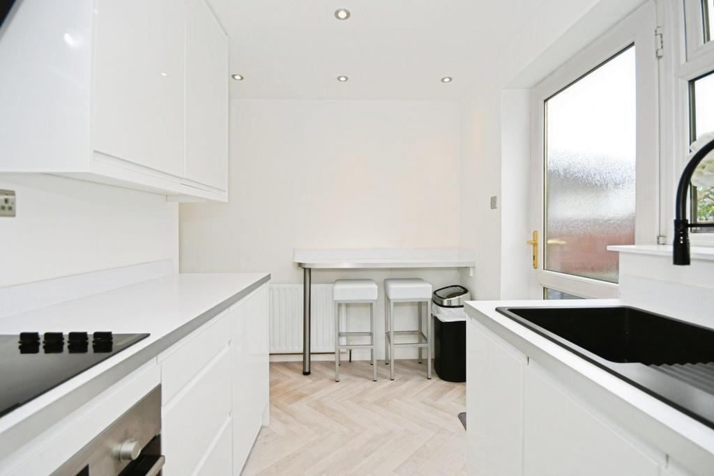 KITCHEN 03.jpg