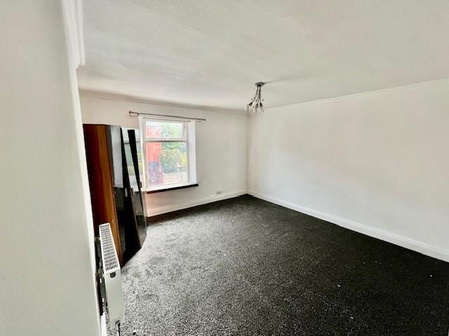 TYLDSELY BEDROOM.jpg