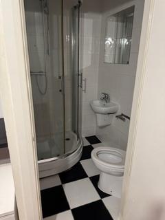 Studio to rent, Newsome Road, Huddersfield HD4