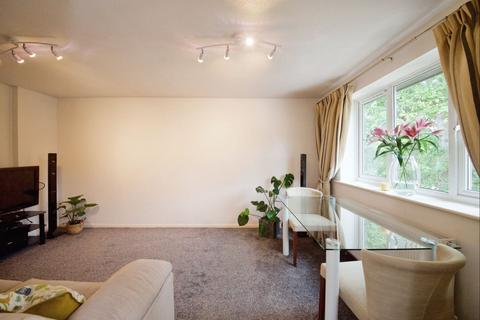 1 bedroom flat for sale, Darwin Close, Friern Barnet, London, N11