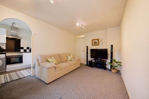 1 bedroom flat for sale, Darwin Close, Friern Barnet, London, N11