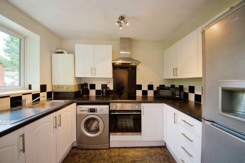 1 bedroom flat for sale, Darwin Close, Friern Barnet, London, N11