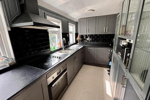 2 Bryn Bach Road, Upper Brynamman, Ammanford, SA18 1BH