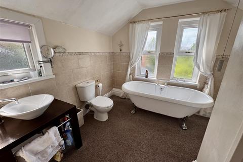 2 Bryn Bach Road, Upper Brynamman, Ammanford, SA18 1BH