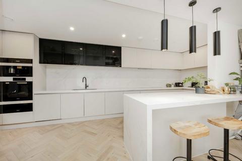 3 bedroom flat to rent, Armitage Road, London NW11