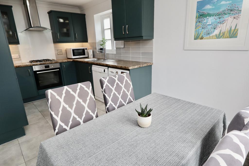 Dining kitchen