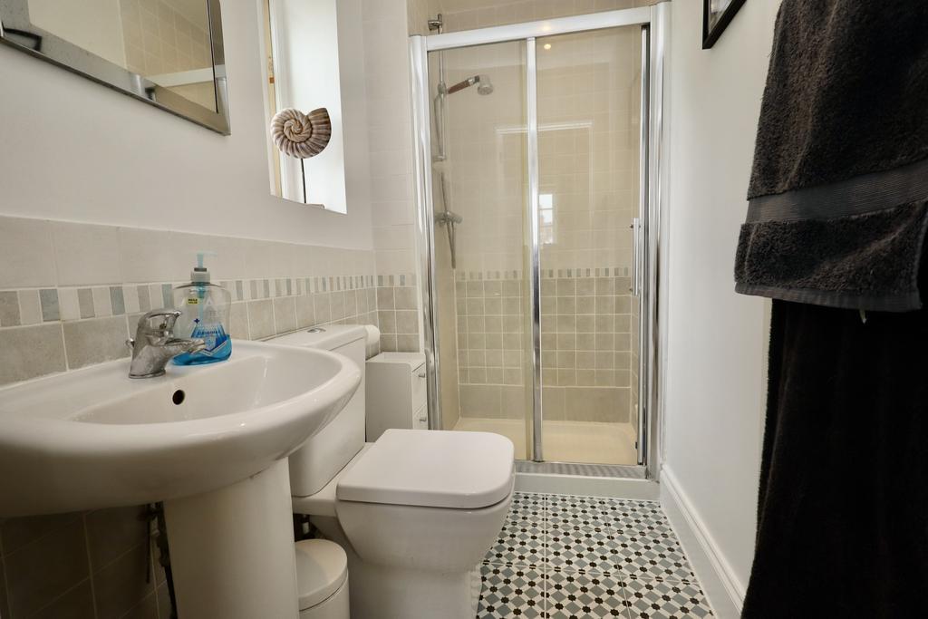 En suite to bedroom 1