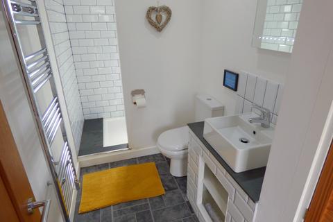 2 bedroom flat to rent, Pontargothi, Carmarthen, Carmarthenshire