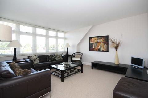2 bedroom flat to rent, Fairlawn Avenue, London W4
