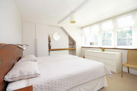 2 bedroom flat to rent, Fairlawn Avenue, London W4