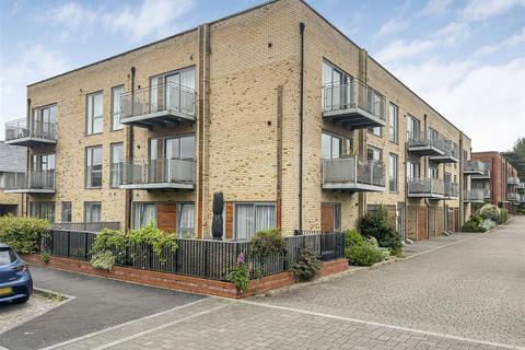 2 bedroom flat for sale, Spring Drive, Cambridge CB2