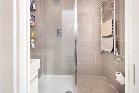 2 bedroom flat for sale, Cleeve House, Calvert Avenue, London, E2