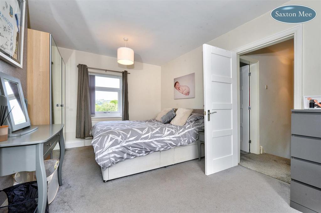 Bedroom 1 1193.jpg