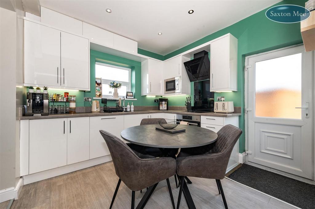 Kitchen 1024.jpg