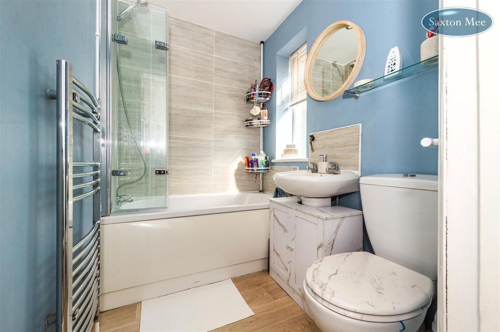 Bathroom 1154.jpg
