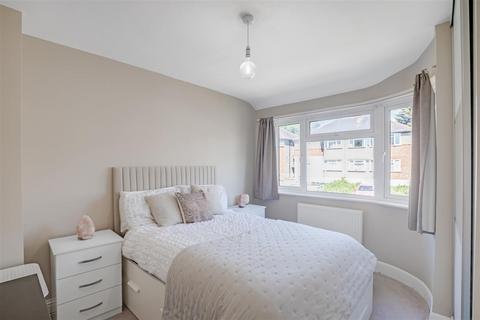 60 Meadowview Road, London, SE6 3NN