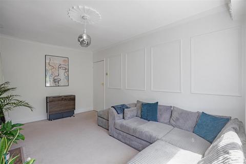 60 Meadowview Road, London, SE6 3NN