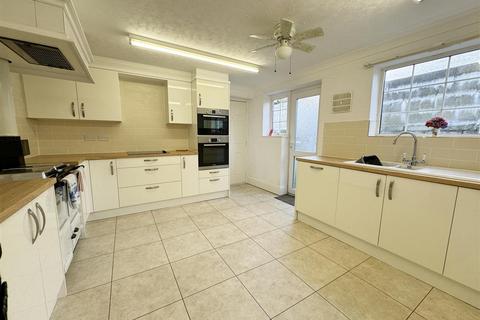 4 bedroom detached bungalow for sale, Perranwell Road, Goonhavern
