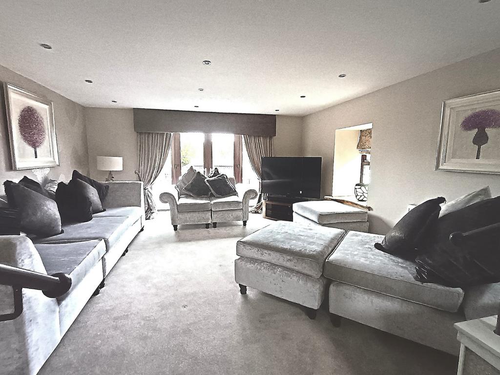 Formal Lounge