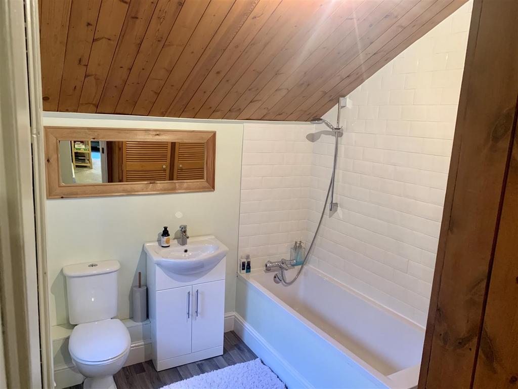 Bathroom.JPG