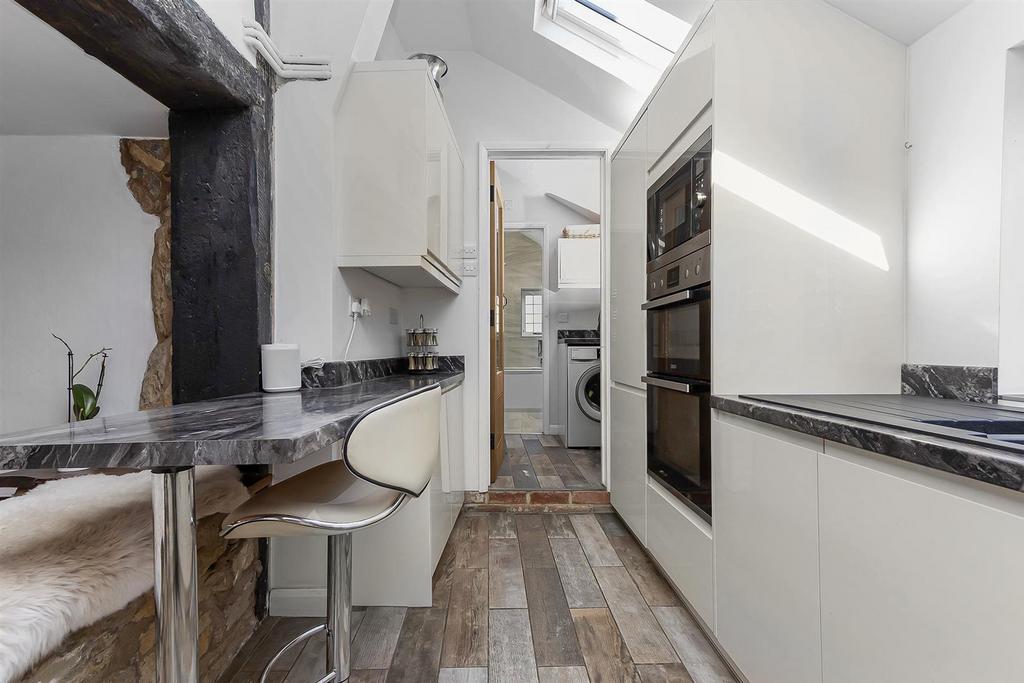3 Kitchen.jpg