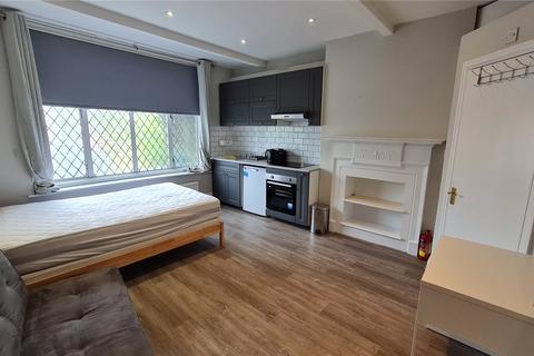 Studio to rent, Woodland Way, London, NW7