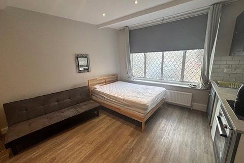 Studio to rent, Woodland Way, London, NW7