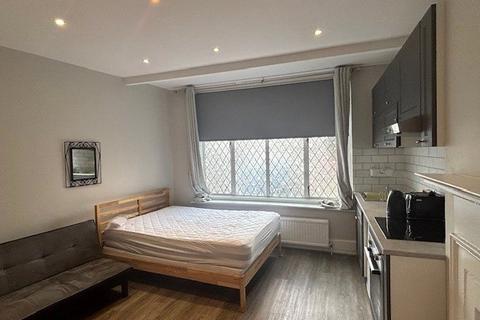 Studio to rent, Woodland Way, London, NW7