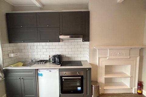 Studio to rent, Woodland Way, London, NW7