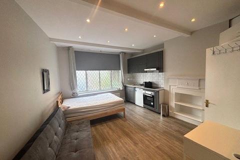 Studio to rent, Woodland Way, London, NW7