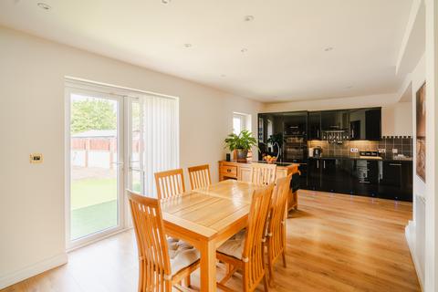 25 Hunters Way, Bristol, BS34 7EP