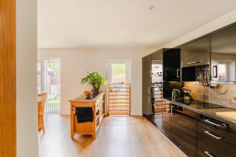 25 Hunters Way, Bristol, BS34 7EP