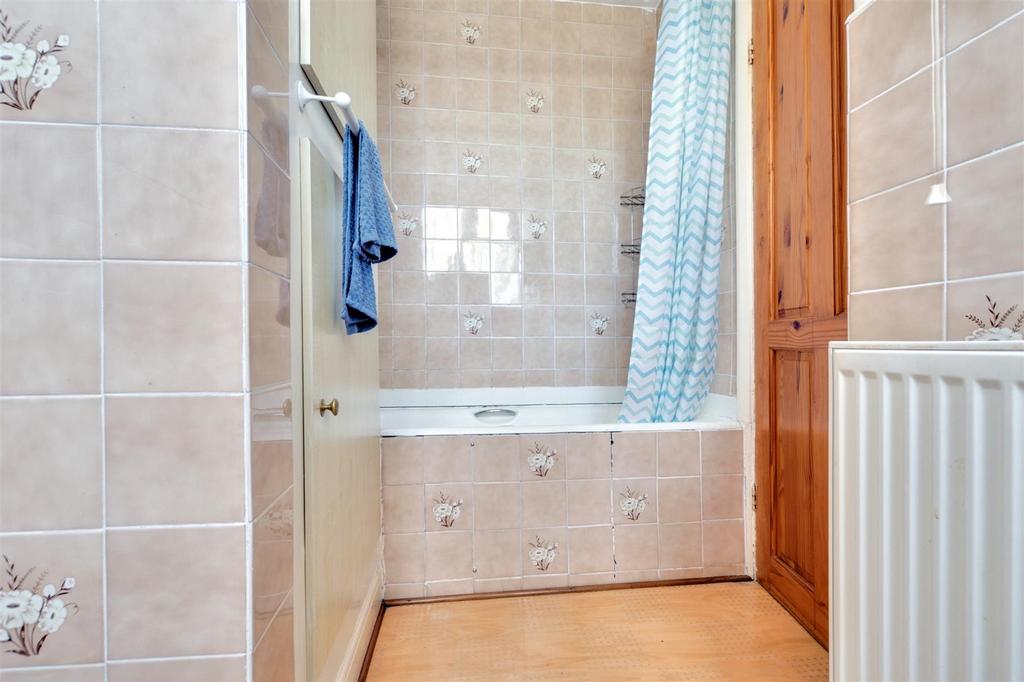 Bathroom 2.jpeg