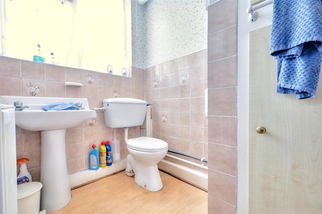 Bathroom 1.jpeg