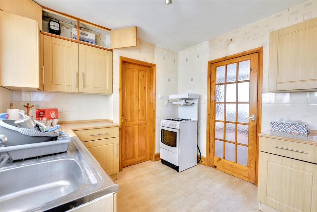 Kitchen 2.jpeg