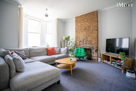 2 bedroom flat for sale, Oliver Avenue, London SE25
