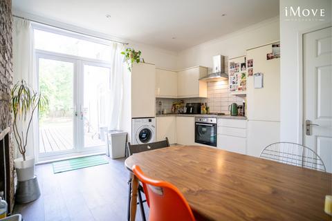 2 bedroom flat for sale, Oliver Avenue, London SE25