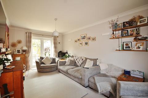 6 Cherry Tree Court, Witney, OX28 1GQ