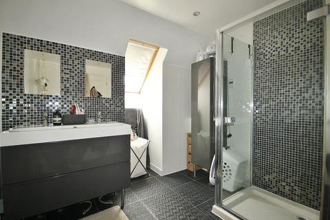 6 Cherry Tree Court, Witney, OX28 1GQ