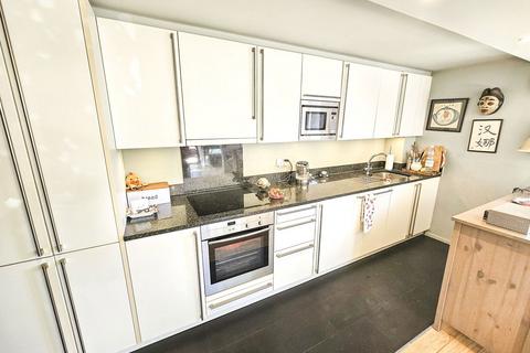 2 bedroom flat for sale, Bazalgette Court, London, W6 9AG