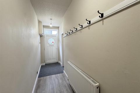 2 bedroom end of terrace house for sale, Commercial Road, Skelmanthorpe, HD8 9DX